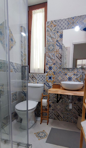 Bathroom 2, Domus i Mori di Santa Lucia del Mela, Messina