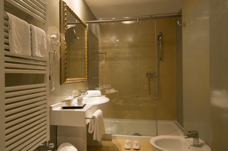 Bathroom 5, Il Castelletto, Milano