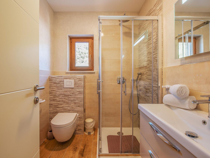 Bathroom 5, Villa with Sea Views, Hot Tub, & Roof Terrace, Marčana
