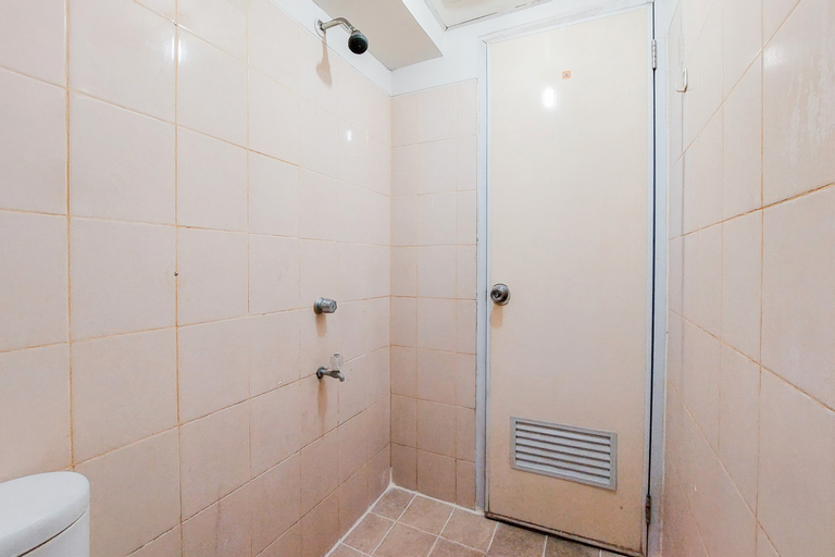 Bedroom 3, Cozy Living and Tidy 2BR Serpong Greenview Apartment By Travelio, South Tangerang