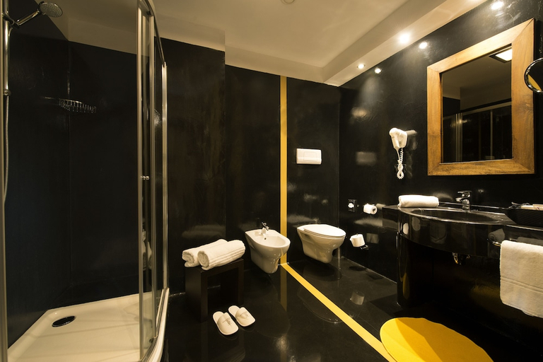 Bathroom 5, Il Castelletto, Milano