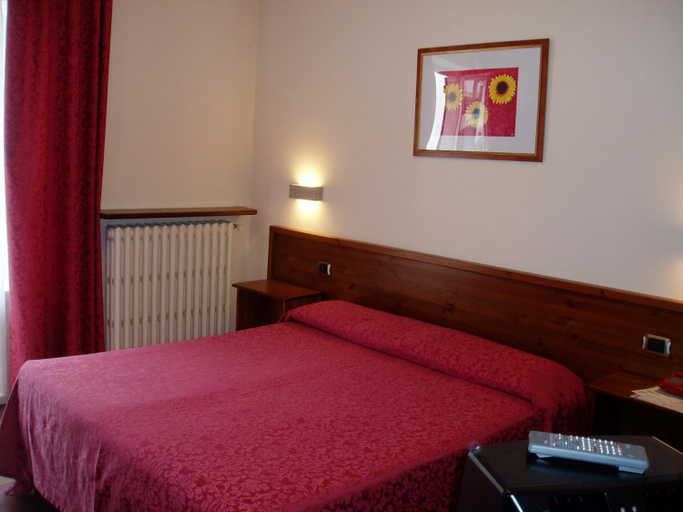 Bedroom 2, Albergo Delle Alpi, Cuneo