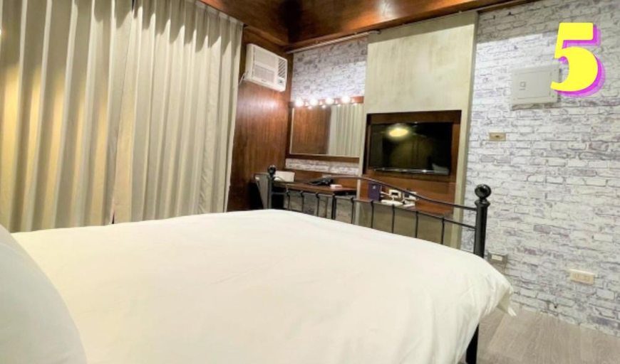 Others 3, Sky Tree B&B, Taichung