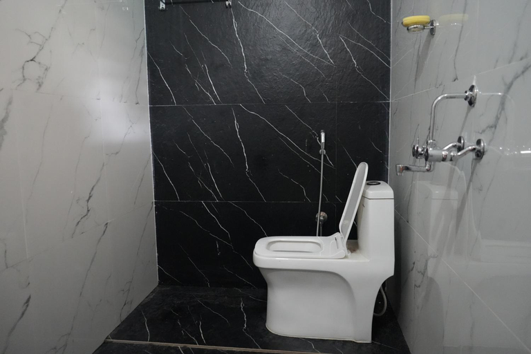 Bathroom, Borrbo Beach Hostel Gokarna, Uttara Kannada