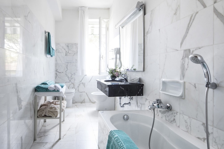 Bathroom 3, Hotel President, Lucca