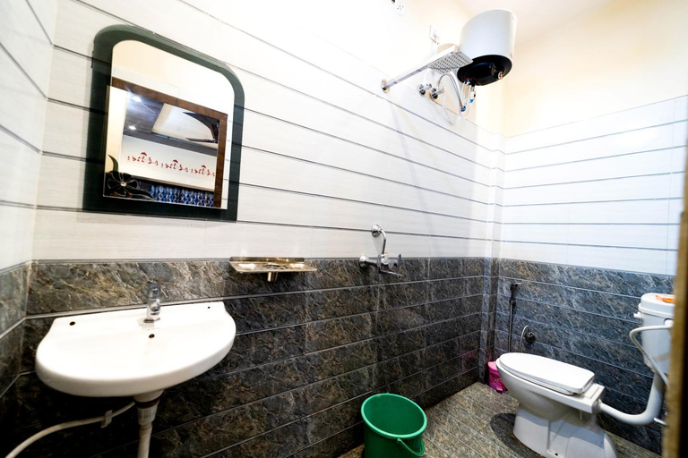Bathroom 2, Raghuvanshi Paying Guest House and Dormitory, Varanasi