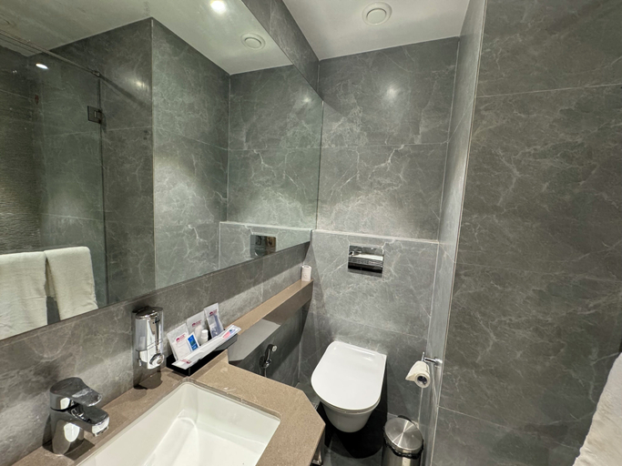 Bathroom 4, HOTEL MUMBAI HOUSE MINDSPACE MALAD, Mumbai Suburban
