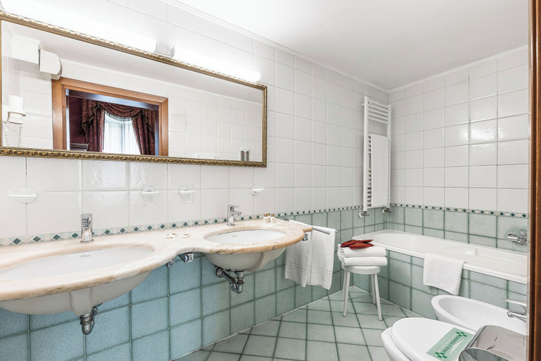 Bathroom 4, Hotel San Moisè, Venezia