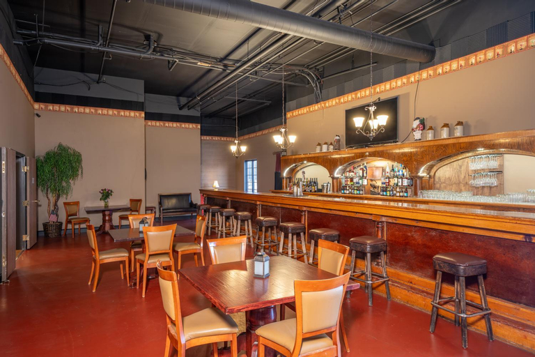 Food & Drinks 5, Silverland Inn, Storey