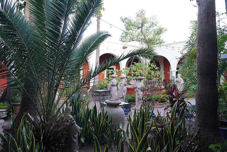 Others 3, Hotel la Mansion, Álamos