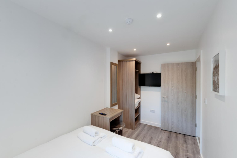 Others 4, Liverpool Short Stay Apartments, Sefton