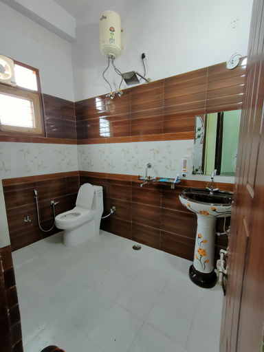 Bathroom, Laxmi Jawahar Homestay, Dehradun