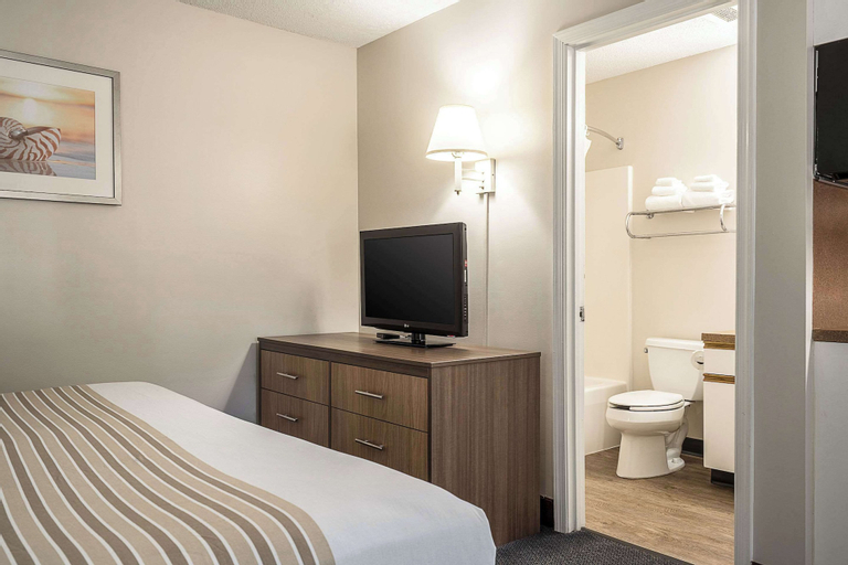 Bedroom 13
