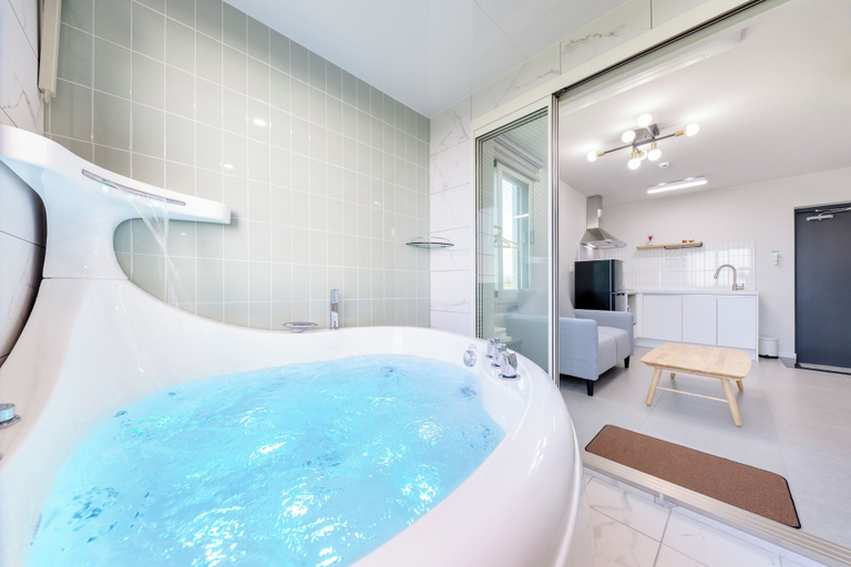 Bathroom 3, Liverpool an spa, Jeju