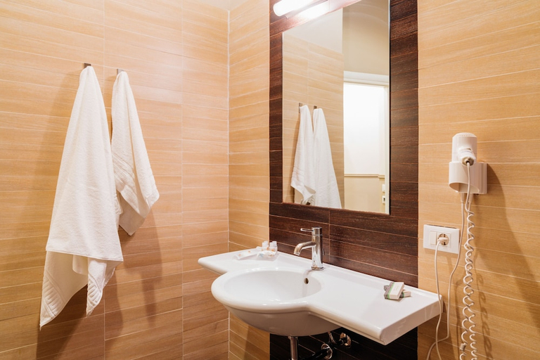 Bathroom 3, Hotel Ambasciatori, Palermo