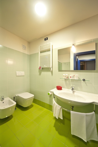 Bathroom 3, Parma Toscanini, Parma