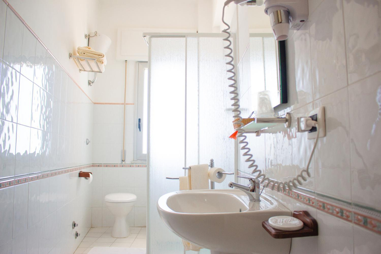 Bathroom 4, Hotel Il Girasole, Reggio Di Calabria