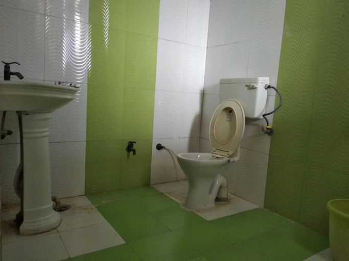 Bathroom 3, Vamoose Jhamku Palace, Jhalawar