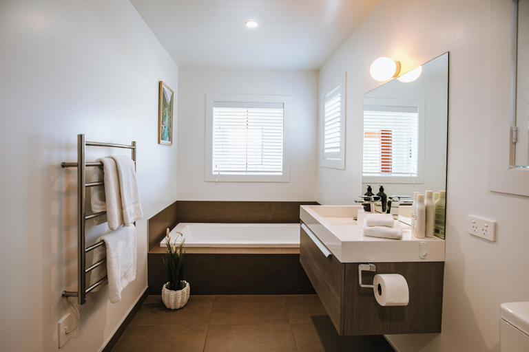 Bathroom 3, Penshurst - Lake Views - Sleeps 8, Queenstown-Lakes