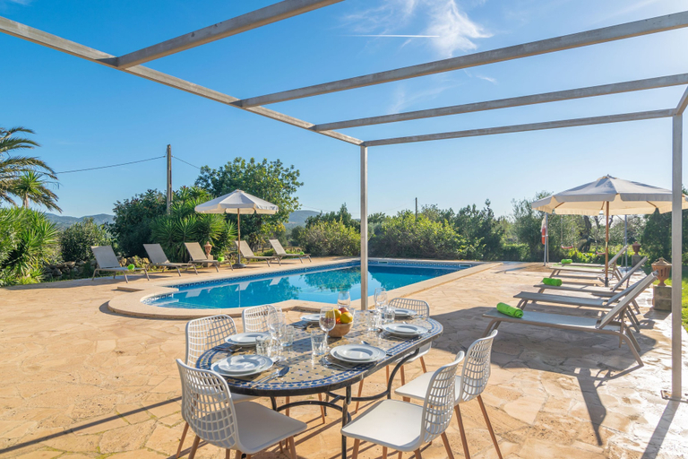 Room 5, N Amera in Santa y With 5 Bedrooms and 5 Bathrooms, Baleares