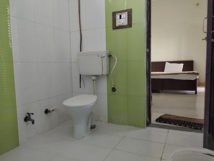 Bathroom 5, Vamoose Jhamku Palace, Jhalawar