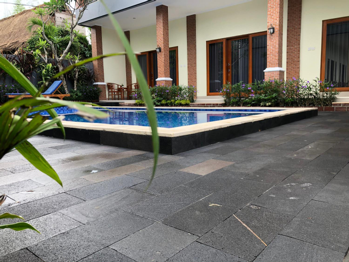 Exterior 14