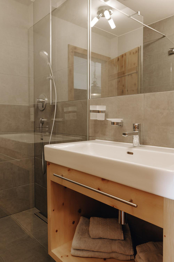 Bathroom 3, Hubertus - Das Landhaus, Sankt Johann im Pongau