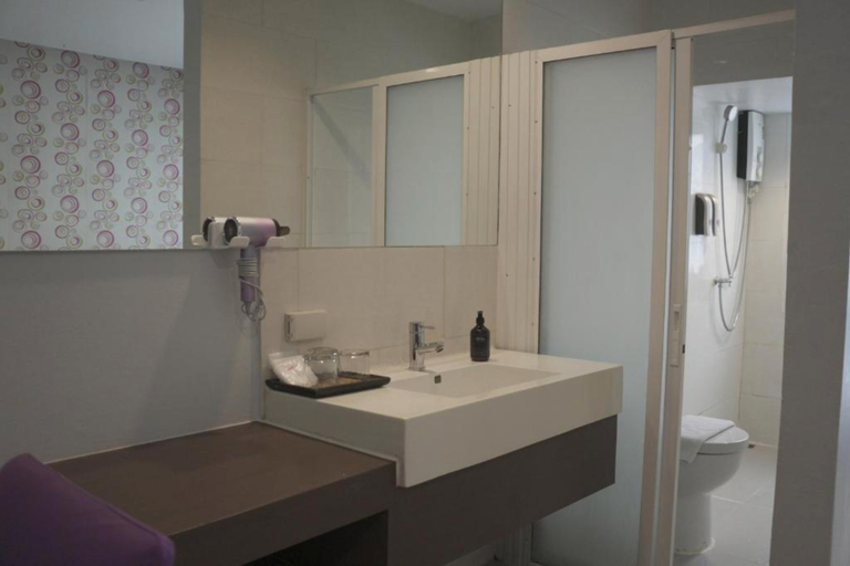 Bathroom 4