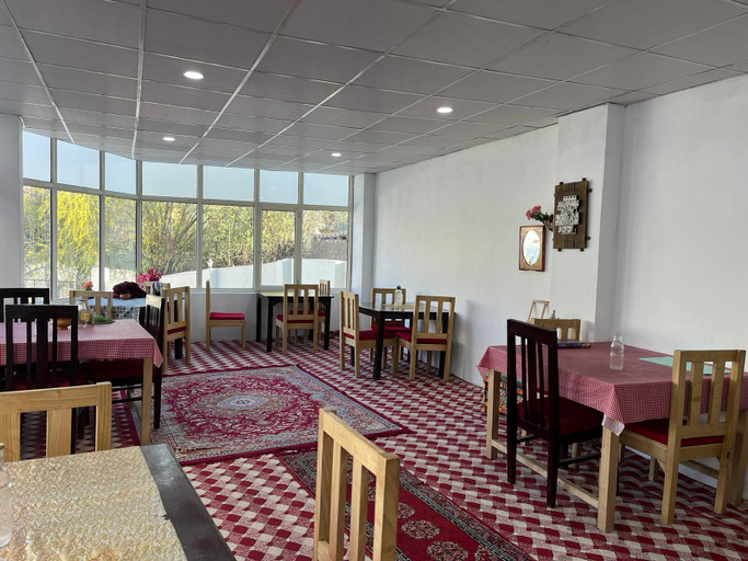 Food & Drinks 4, Zippino l2, Leh
