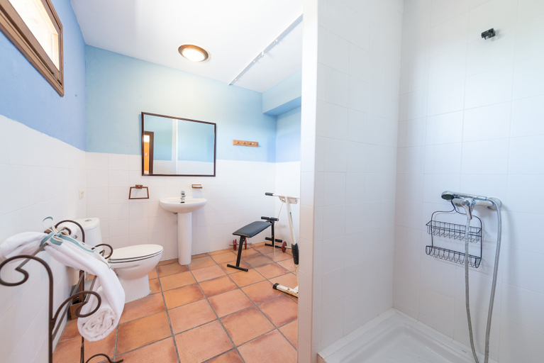 Room 4, Es Pinar in Alar With 4 Bedrooms and 4 Bathrooms, Baleares