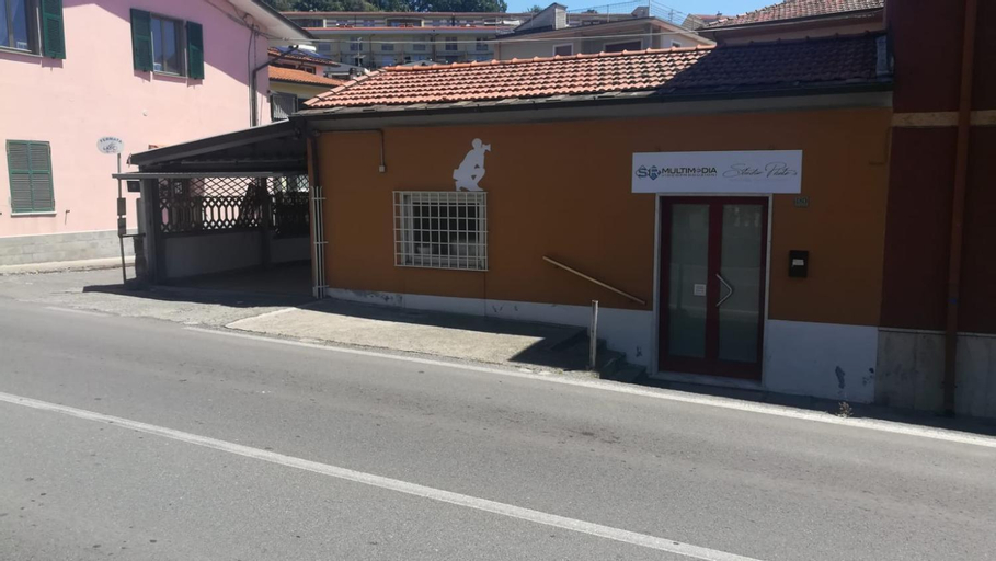 Exterior 6