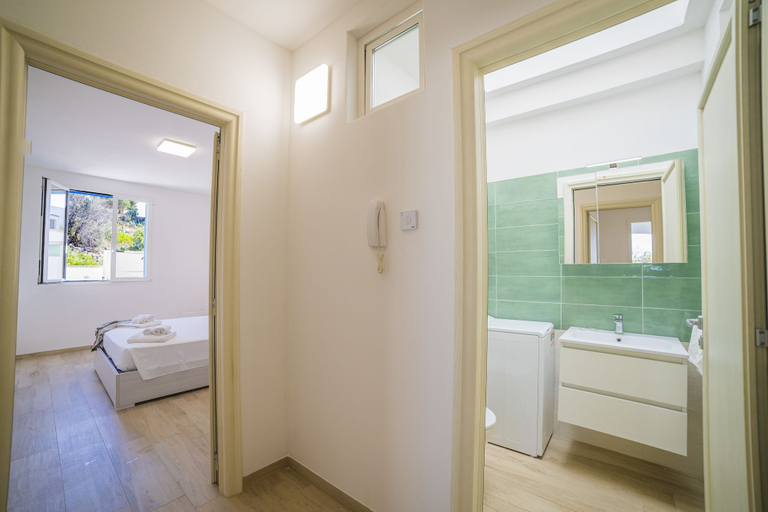 Room 4, La Primula Apartment 3 With Sea-view, Lecce