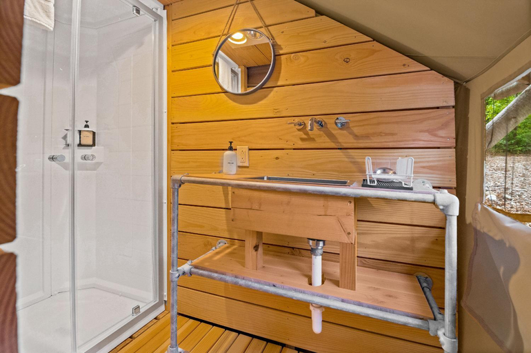 Bathroom 4, Huttopia Lake George - Adirondacks, Warren