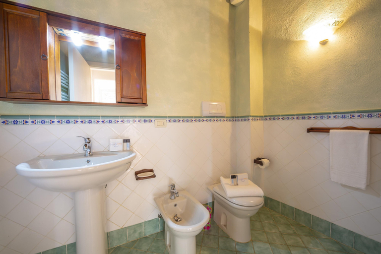 Room 5, Iris in Hilly Area in Liano-formaga, Brescia