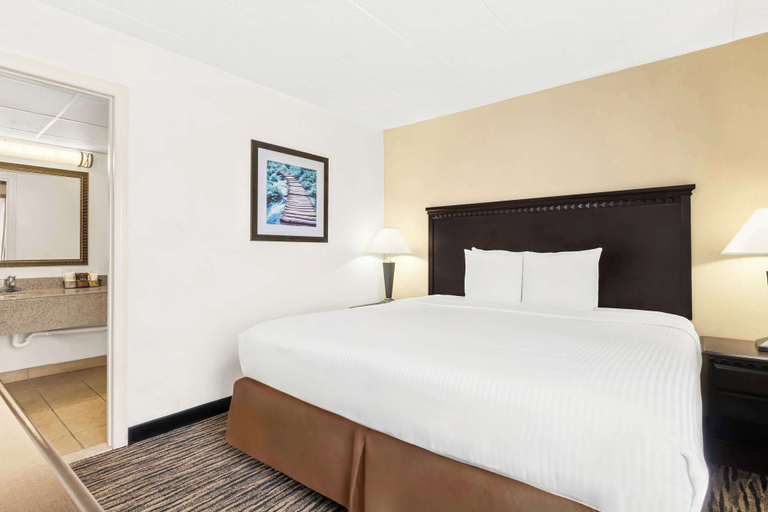 Bedroom 3, Best Western Hazlet Inn, Monmouth
