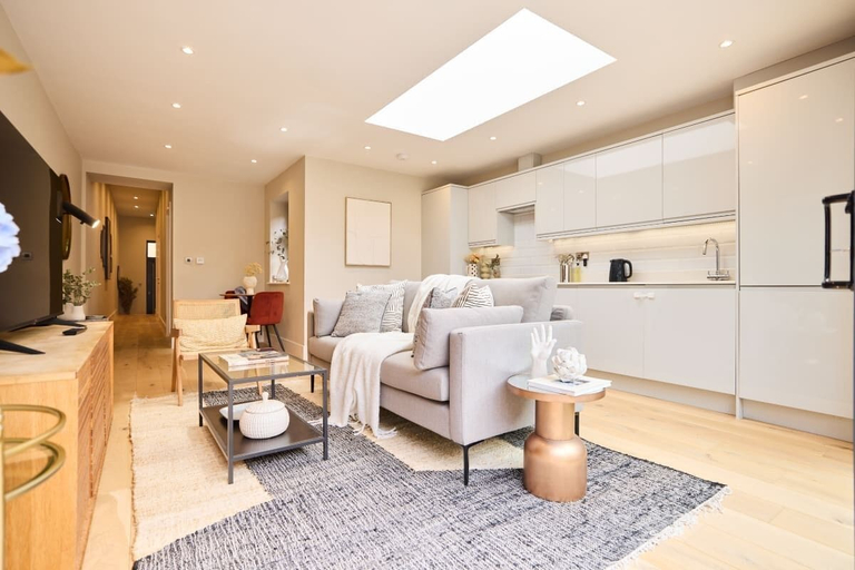 Others 5, The Brixton Hill Place - Exquisite 2bdr Flat With Terrace, London