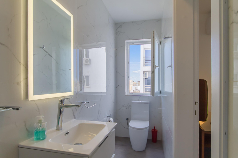 Others 5, Sunny Penthouse Modern 2 bdr - Sliema