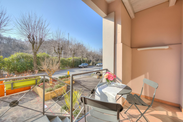 Room 5, Yellow Apartment Desenzano With Smart TV, Brescia