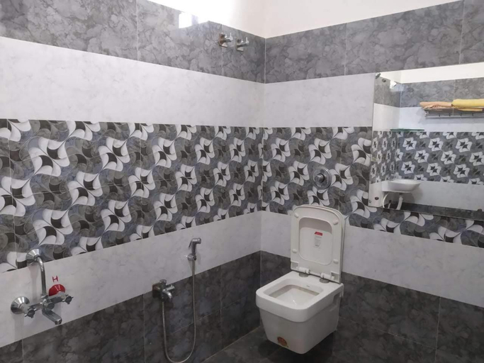 Bathroom 2, Waves Beach House, Puducherry
