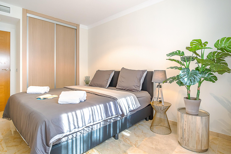 Room 3, Apt Mairena Forest sea View Pool, Málaga
