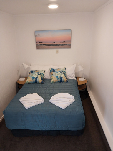 Bedroom 3, Bayview Motel, Far North