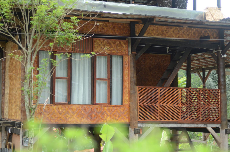Exterior 9