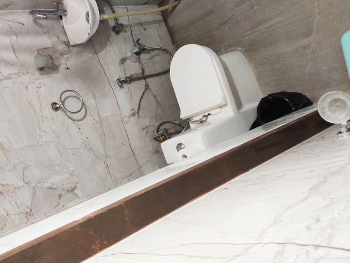 Bathroom 4, Ira Homestay Mathura - Divine Spiritual Stay, Mathura
