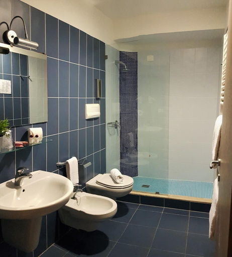 Bathroom, PARCO DELLA ROCCA, Ragusa