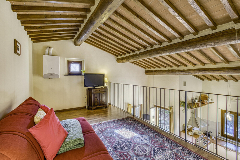 Room 3, Tuscan Sun With Shared Pool, Siena