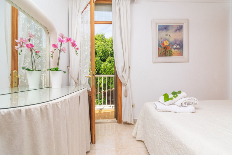 Room 4, Bella in Alc dia With 3 Bedrooms and 2 Bathrooms, Baleares