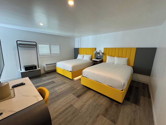 Bedroom 3, Hotel Rudra - Hollywood, Los Angeles