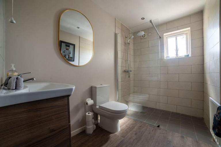 Bathroom 3, Cottage, 3 Bed,sleeps 7, Free Parking