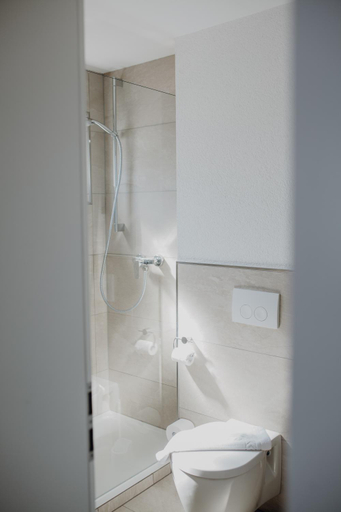 Bathroom 5, Hotel Dreieich, Offenbach