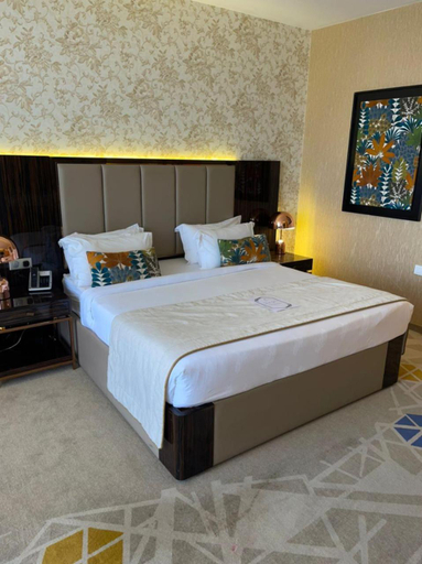 Bedroom 2, Ferdi Lilly, El Achour